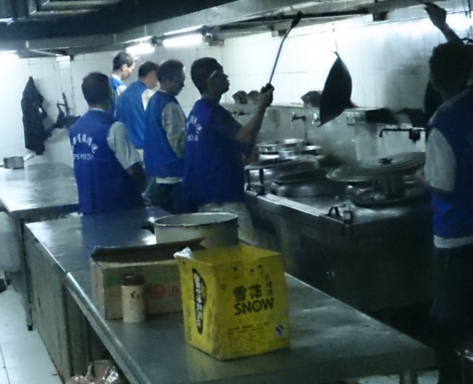 油烟机清洗施工.png